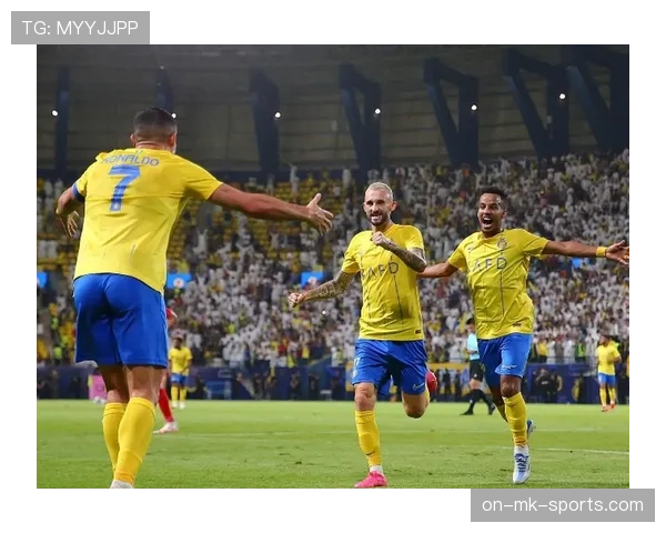 足球半场时间规则解析：为何每半场均为45分钟及其裁判调整机制