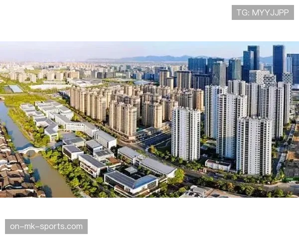 利物浦重返英超争冠行列：对赛季走势带来新变化，竞争格局逐步调整