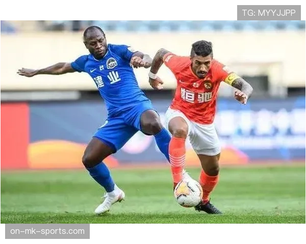 保利尼奥边路突破撕开防线的效果为何优于其中场核心角色？